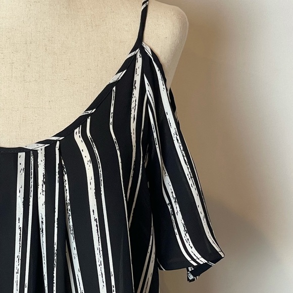 Lush Black‎ And White Striped Cold Shoulder Blouse Size XS - Picture 7 of 11